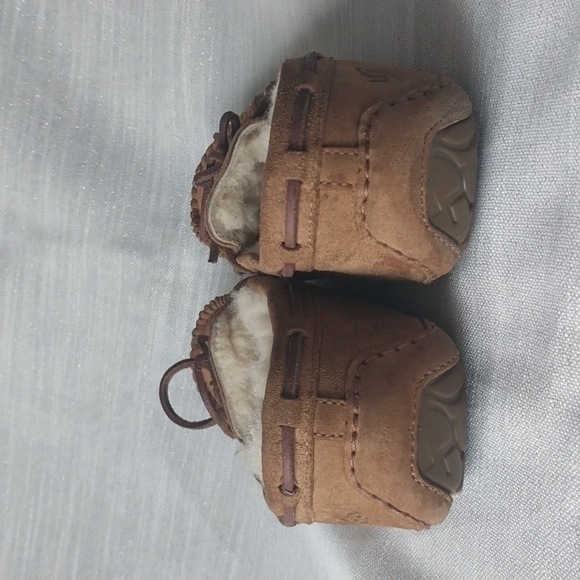 Ugg Shearling slip-on moccasins slippers Size 8 - Picture 3 of 4